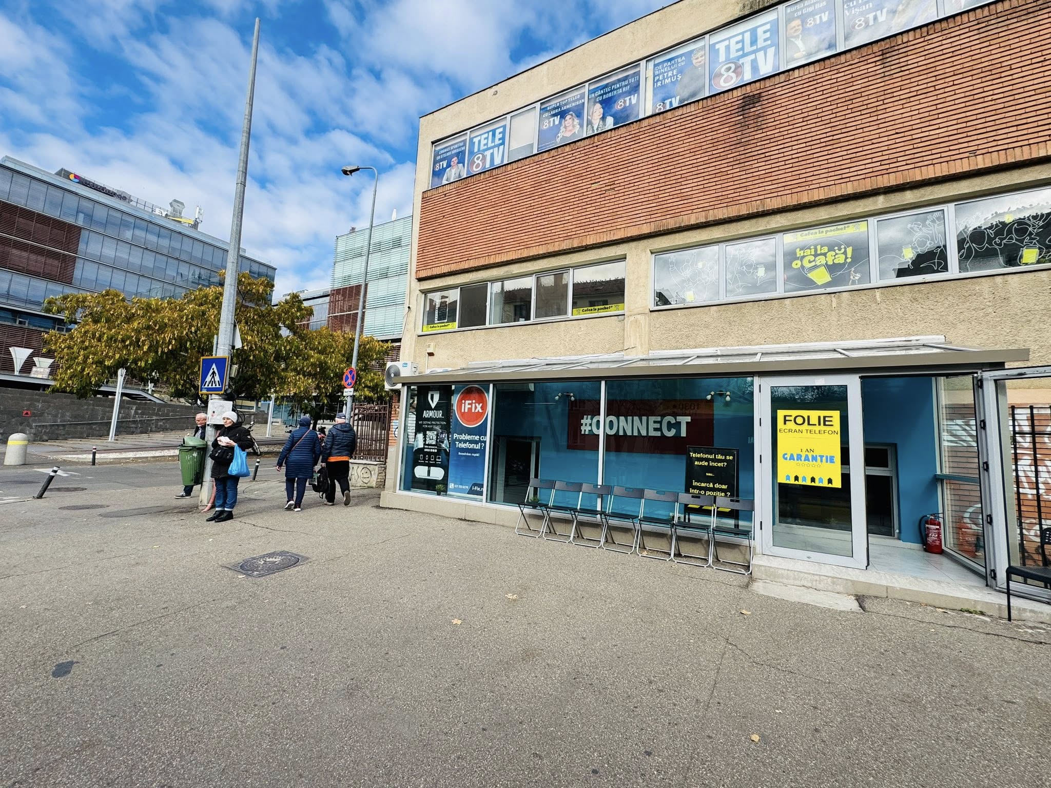 Display spart la telefon? Când trebuie schimbat urgent și ce riști dacă amâni